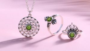 Types Of Moldavite Jewelry For Your Looks Are you someone who likes to stands out the crowd and grab