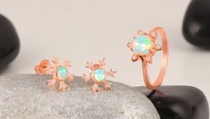 How to Choose Between Opal Jewelry and Larimar Jewelry? As a gemstone jewelry lover, it could be a v